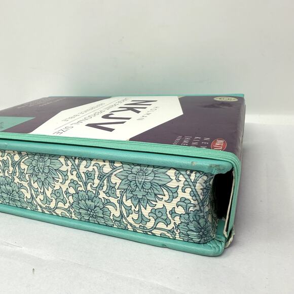Holman NKJV Large Print Personal Size Reference Bible Teal Floral Edge New *flaw - Picture 4 of 5